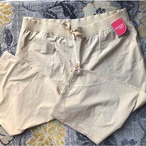 NWT DANSKIN  NOW ~ (16-18) Move Create Inspire Stretch Capri Pants